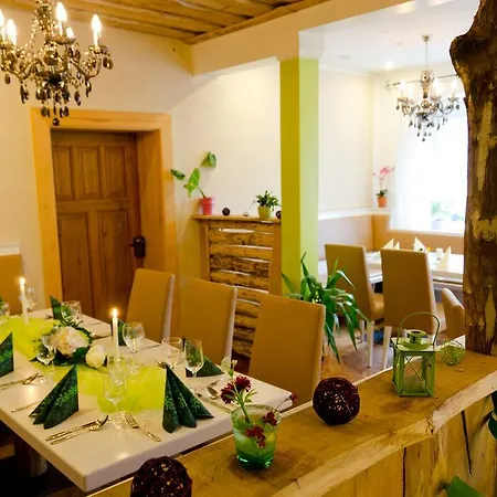 Πανσιόν Zum Hirsch 3*